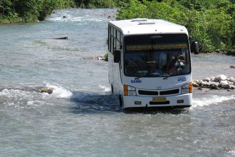 Bus DAMRI yang melayani masyarakat NTB.